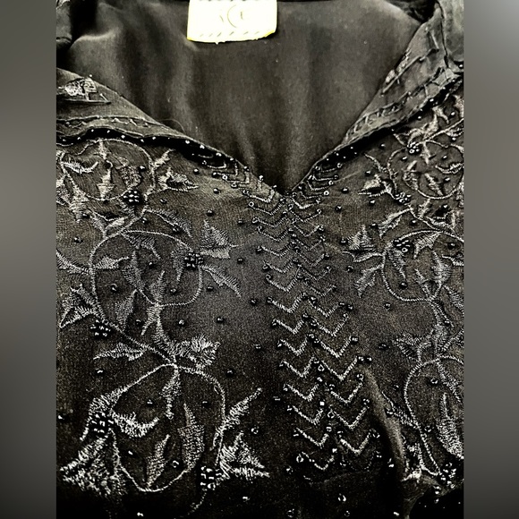 Ile 2 Piece Camisole and Sheer Embroidered & Beaded Top Size M - Picture 4 of 5